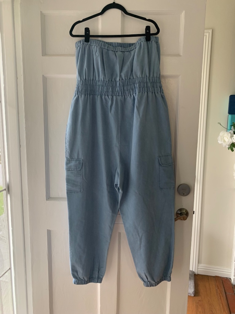 A Hint of Blush Strapless Chambray Cargo Jogger Jumpsuit Smocked Waist 2X - Picture 5 of 9